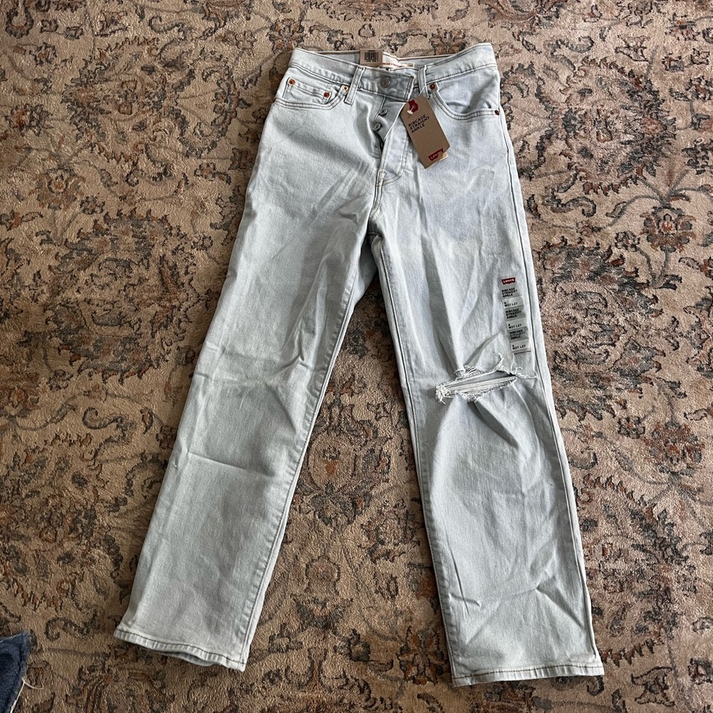 Light washed never worn Levi Jens